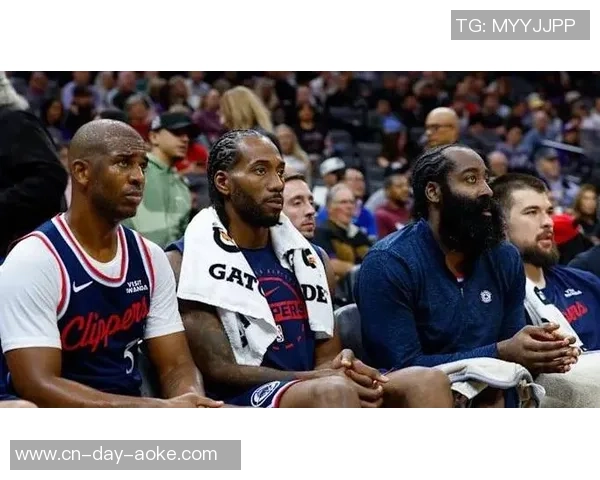 疼爱哈登!小卡又一伤情曝光:足部严峻扭伤+连歇6场暂无回归时间表 疼爱哈登!小卡又一伤情曝光:足部严峻扭伤+连歇6场暂无回归时间表